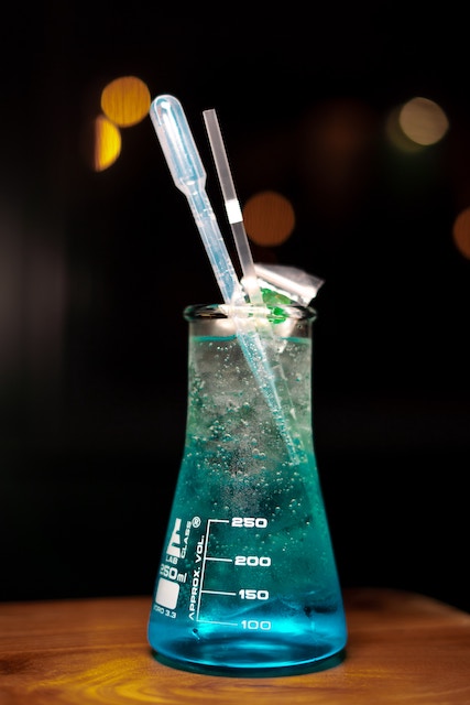 blue-solution-in-a-flask